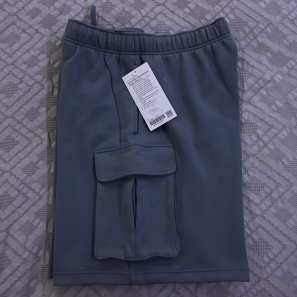 Lululemon Scuba Mid-Rise Oversized Cargo Shorts 9”